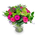 Kytice růžových květů s anthurií